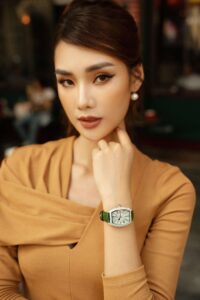 dong-ho-kemil-by-km-dahlia-nu-km1912-xanh-la-len-tay